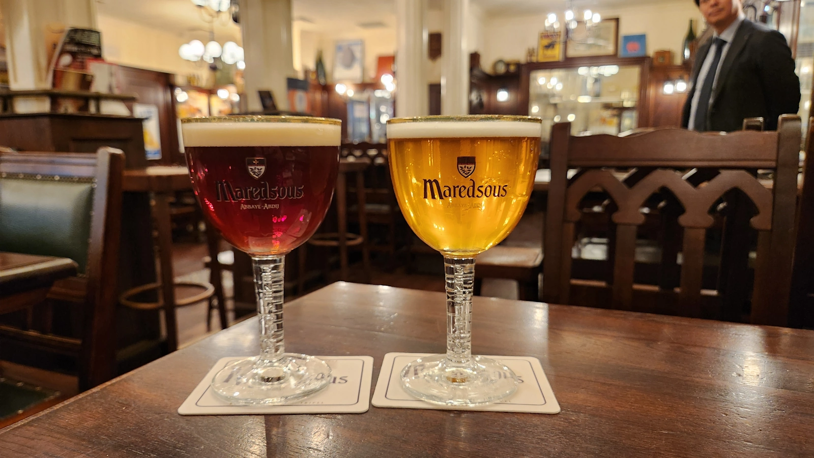 （左）マレッツ・ブラウン樽生　（右）マレッツ・ブロンド樽生